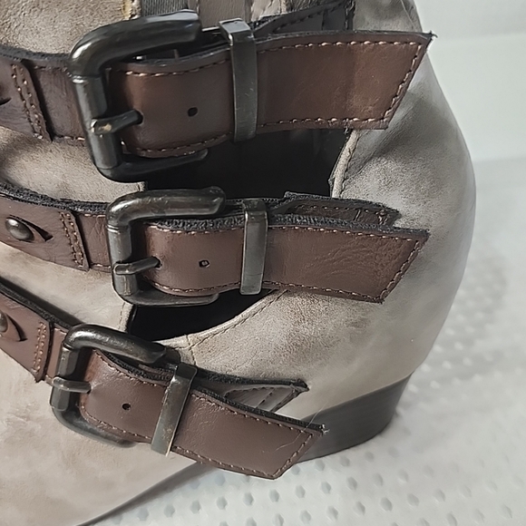 Sonoma Goods For Life Boots Womens 9M Ankle Booties Beige Faux Leather Buckle - Picture 6 of 9